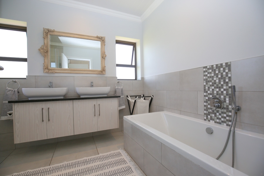 3 Bedroom Property for Sale in The Hill Western Cape